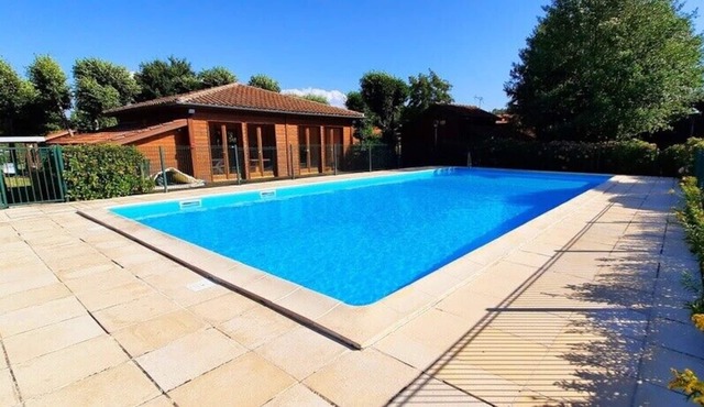 Chalet with shared pool in Lanton