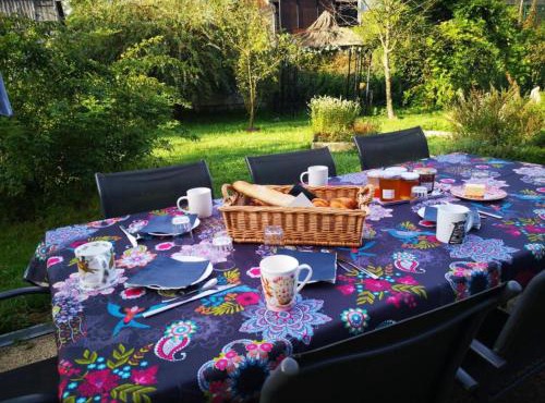 Chambre famille table d'hôte avec jardin à la campagne le nid qui danse vers Vesoul de 1 à 5 personnes