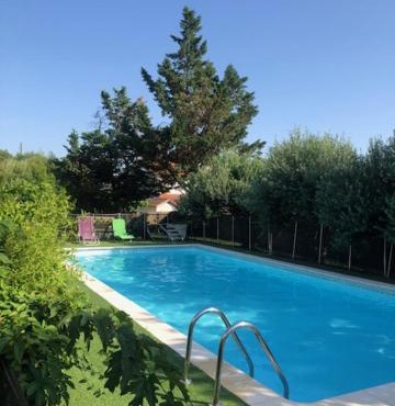 Chambre ou Studio dans Maison avec piscine