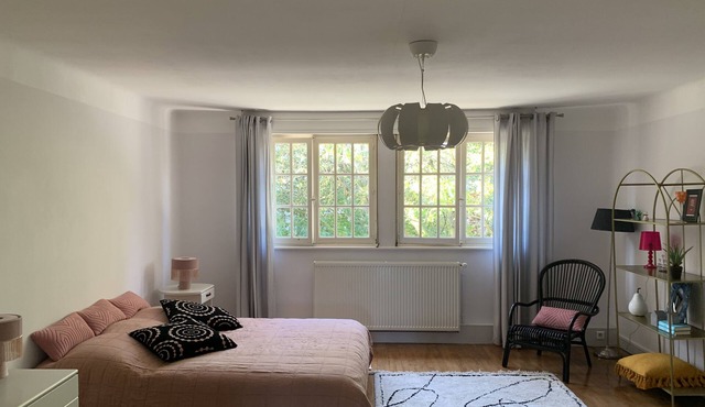 Chambre Spacieuse au Calme Dans une Belle Propriété Familiale