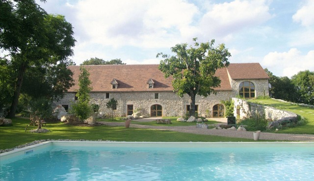 Chambres & Jardin de Pierres is a charming guest house in Quercy