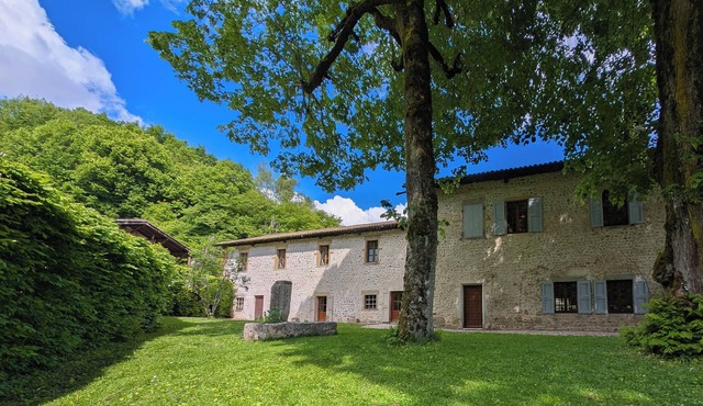 Chartreuse de la Sylve Bénite, large capacity character cottage