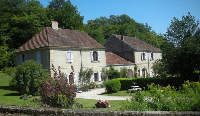 Characterful cottages with gardens in nature, ideal for families and friends