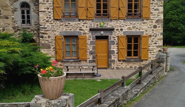 Charmant Gîte Indépendant au Coeur d'un Village de Campagne avec Cour Fermée - FR-1-582-222