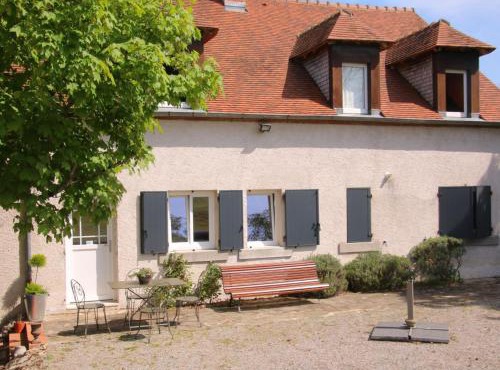 Charmante longère bourbonnaise rénovée avec vue panoramique et jardin - FR-1-489-355