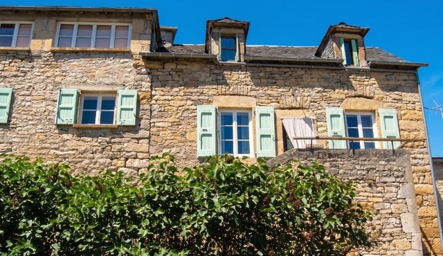 Charmante maison avec jardin près de Pierrefiche