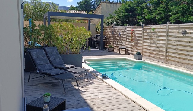 Charmante Maisonnette en Provence Avec Piscine