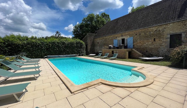 Charming 4* property with large heated swimming pool in Marcillac-Saint-Quentin