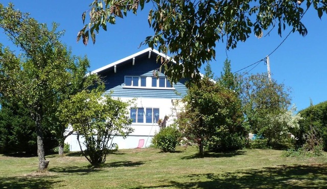Charming 4* chalet with panoramic view, south-facing, sleeps 6.