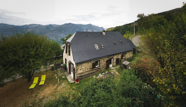 CHARMING BARN 16 PEOPLE