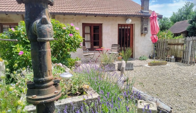 Charming bed and breakfast with lovely facilities, breakfast on offer.
