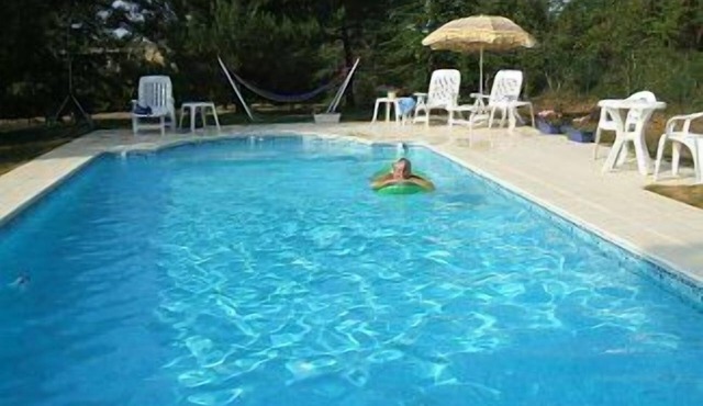 Charming Cottage- Pet Friendly,Heated Pool,Mature Gardens, Couples,Barbecue,WIFI