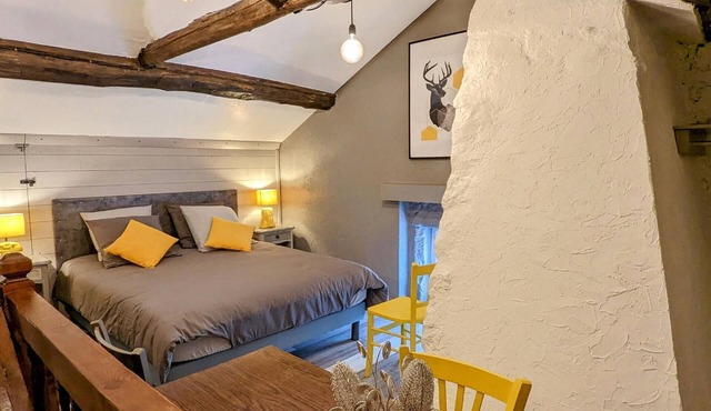 Charming farmhouse accommodation with WIFI and parking in Saint-Bresson