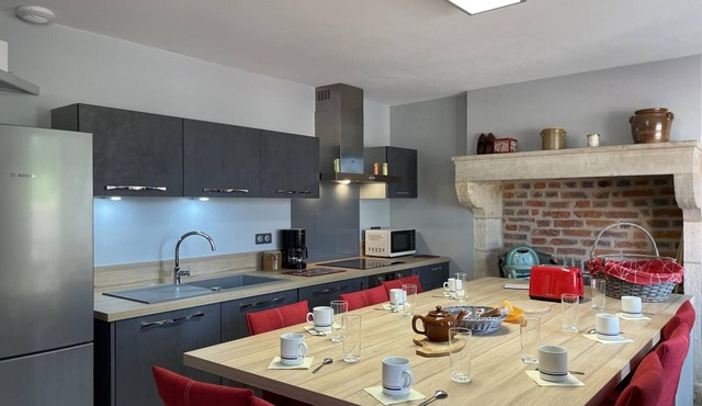 Charming Renovated Cottage in Pierrefitte-sur-Loire, Countryside View