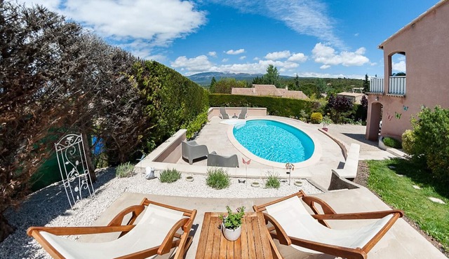 Charming gîte with swimming pool at the foot of Mont Ventoux