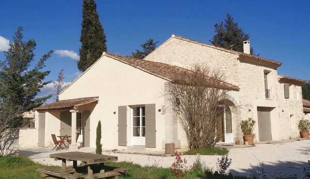 Charming gîte in a farmhouse at the foot of the Luberon