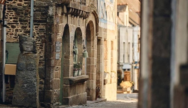 Charming house in the heart of the village in Bazouges-la-Pérouse