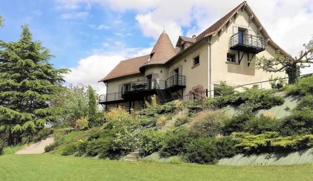Charming House 'Le Gite De La Tour' with Private Terrace, Garden, and Wi-Fi in Bressieux