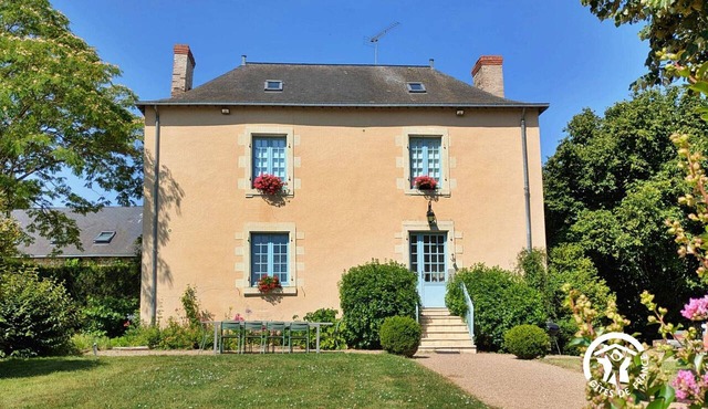 Charming Lakeside Manor with Garden, Ping-Pong, Biking, and Fishing