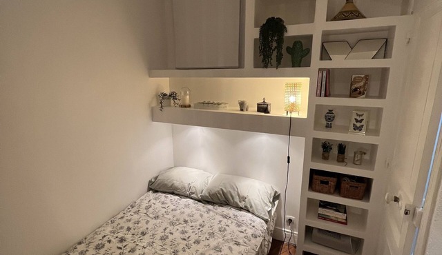Charming Parisen Studio