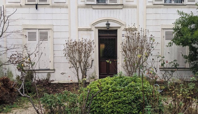 Charming self-contained apartment with garden - near Paris and Disney