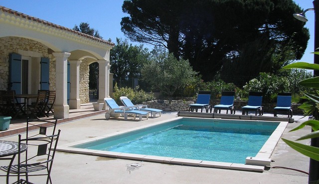 Charming single-family home with air conditioning and a pool in the Drôme.