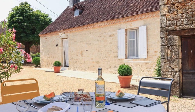 Charming stone house with garden, fireplace and Wifi