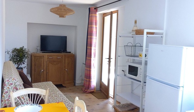 Charming studio between sea and mountains Self-catering cottage on an ancient olive grove in Coaraze