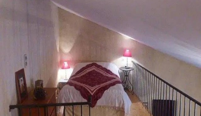 Charming studio in old farmhouse, private parking, swimming pool.