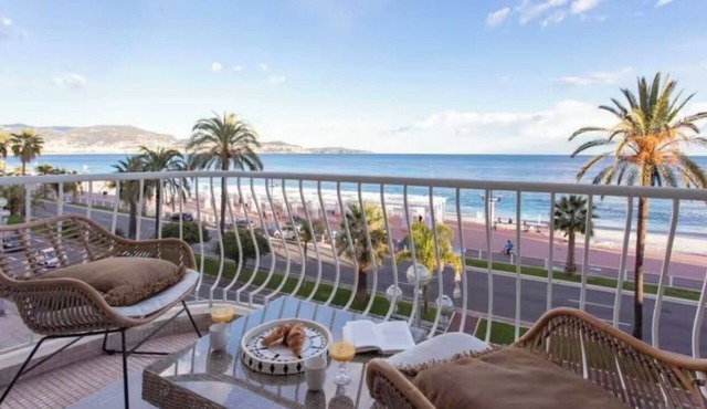 Charming Studio with Panoramic View of the Mediterranean Sea in Nice in Nice