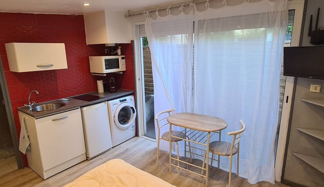 Charming Studio with Private Terrace in a Quiet Area - Urban Escape Guaranteed! in Nice