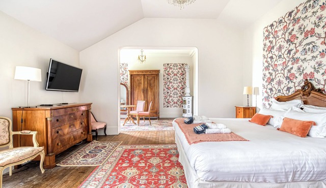 Charming suite with sauna at Château Le Fresne