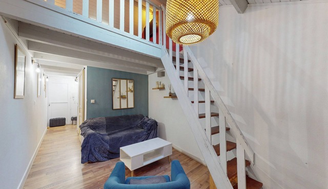 Charming T1 Nantes center near tramway & train station