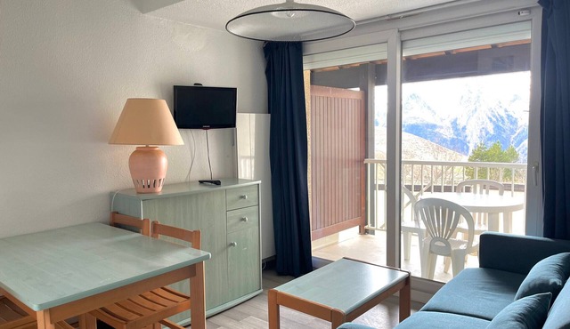Charming T2 with Free Shuttle, Ski Locker and Spassio Access