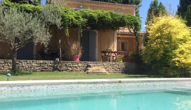 Charming villa in Caromb 6 to 8 people max with pool, sheets provided