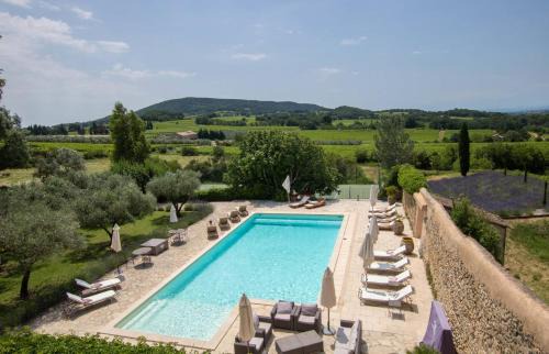 Château Les Trois Tours Castle for rent with pool and tennis court