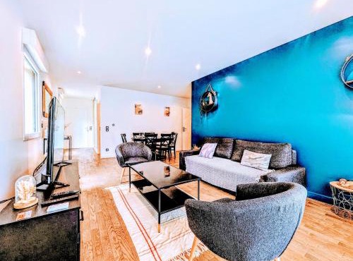 Chic and spacious apart with parking and garden