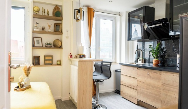 Chic Parisian Apartment - Air-Con, 1-Bed