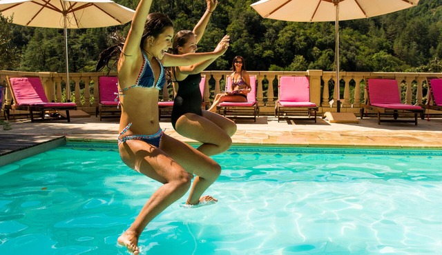 Chopin Luxury Apartments, swimming pool