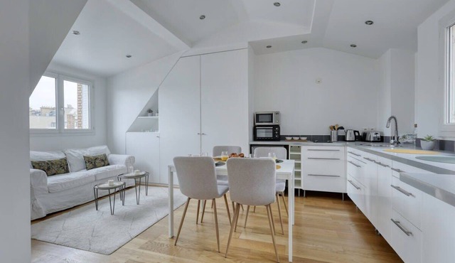 Classy, New & Large Designed Studio - Paris 16 in Paris