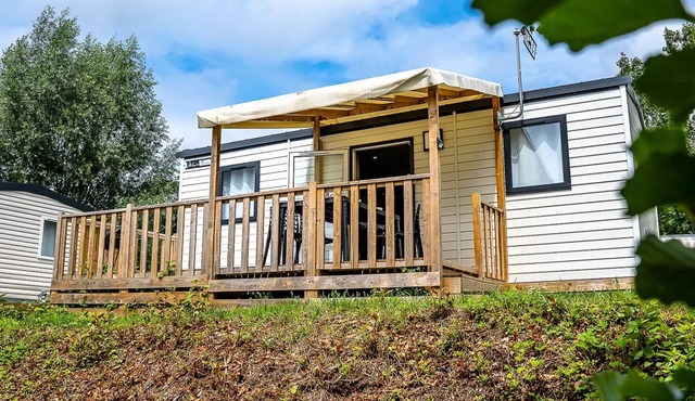 Comfort 2-Bedroom Waterfront Mobile Home for 4 People