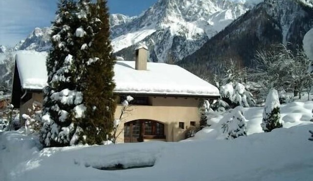 COMFORTABLE APARTMENT IN AUTHENTIC CHALET SAVOYARD