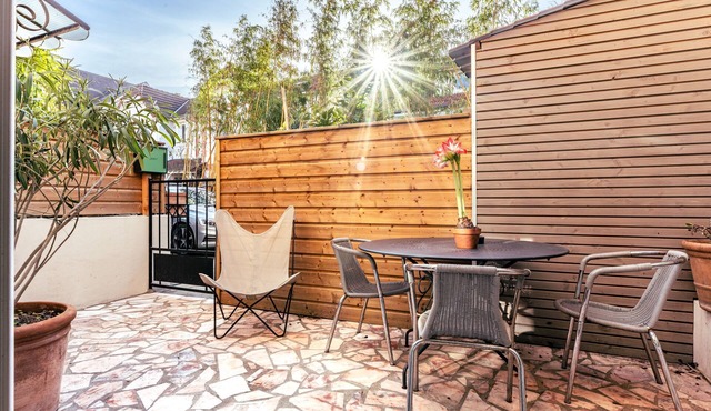 Comfortable studio in a quiet location 10 minutes from the RER station