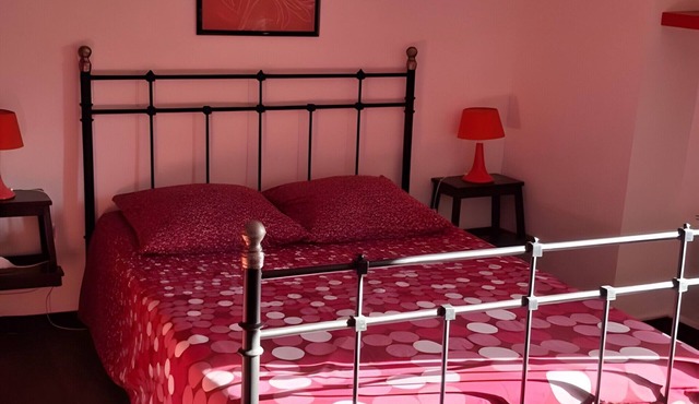'Coquelicot' Room with Mountain View, Shared Terrace, and Wi-Fi
