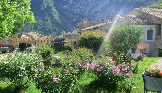 Cornillon Sur L Oule: Lodging in Provencal village house with garden
