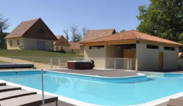Cosy house on holiday park with swimming pool