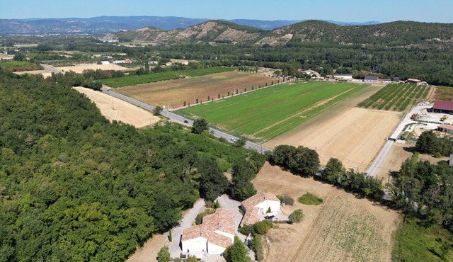 Cottage 8 ps. 3 cbres. Swimming pool. Center Drôme, ideal for discovering Drome and Ardéche