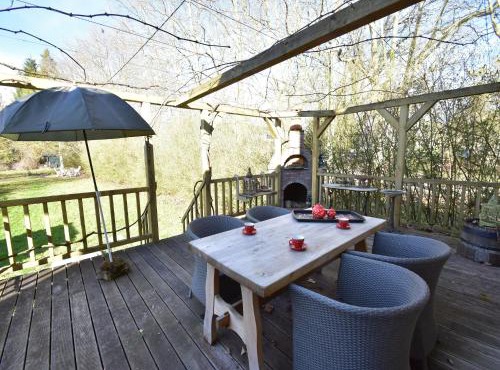 Cottage in France with Garden near Lake