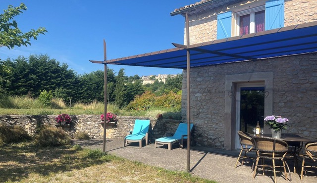 Cottage rental at the foot of Mont Ventoux, surrounded by lavender cyclist