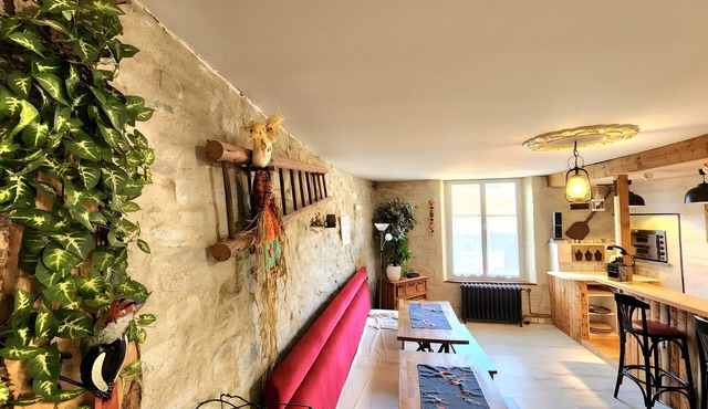 Cottage with Bar, Pizza Oven, and Farm Visit